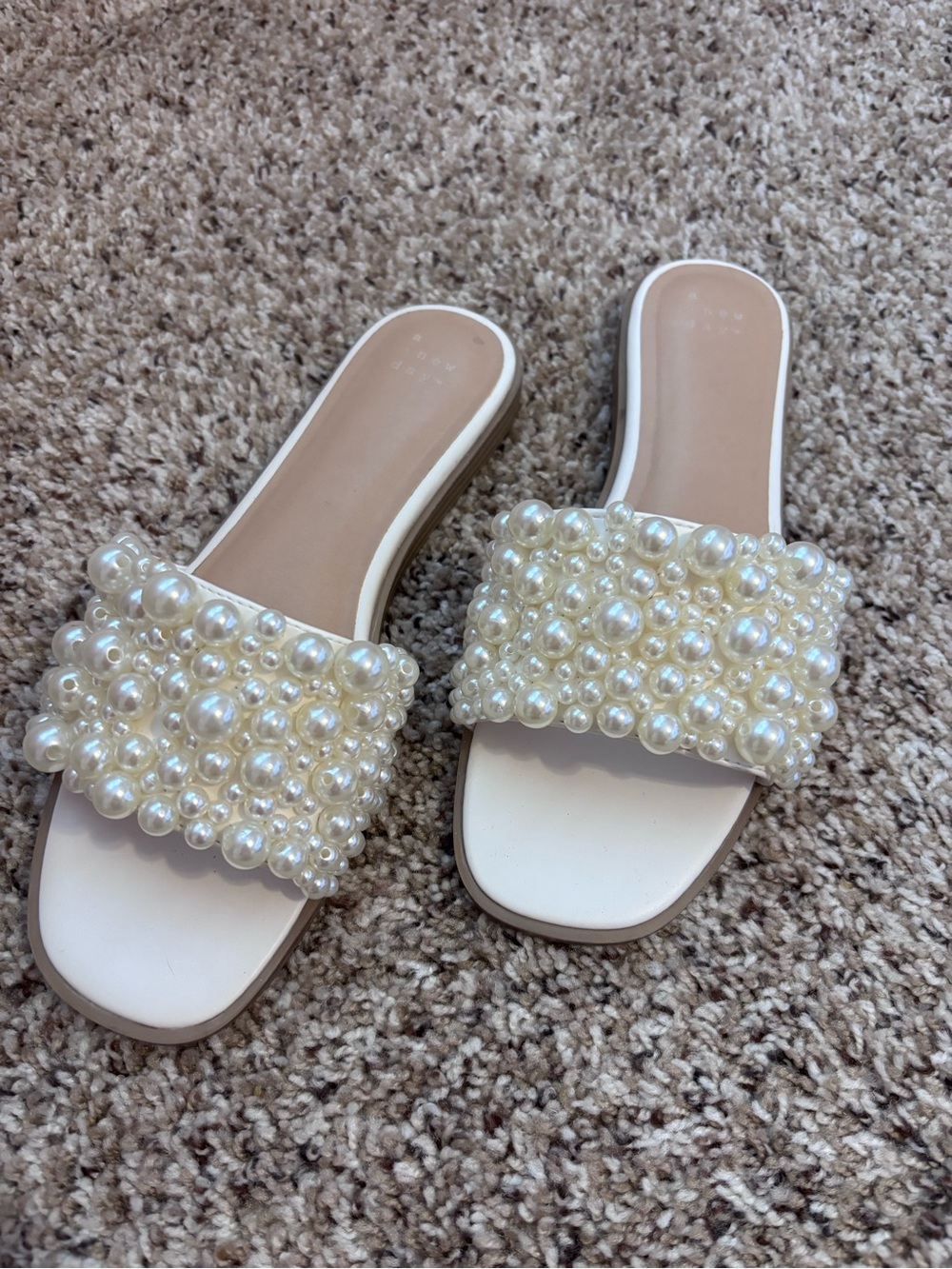 Pearl-Embellished White Slide Sandals - Women